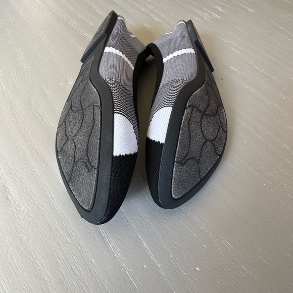 Skechers Black and White Patterned Flats - Picture 7 of 7